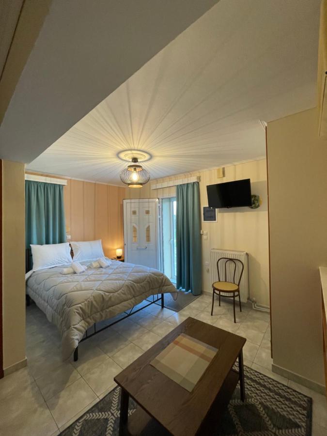 Flo'S Apartments Mesolóngion Екстериор снимка