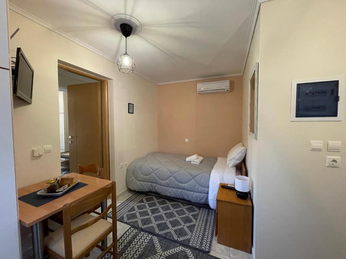 Flo'S Apartments Mesolóngion Екстериор снимка