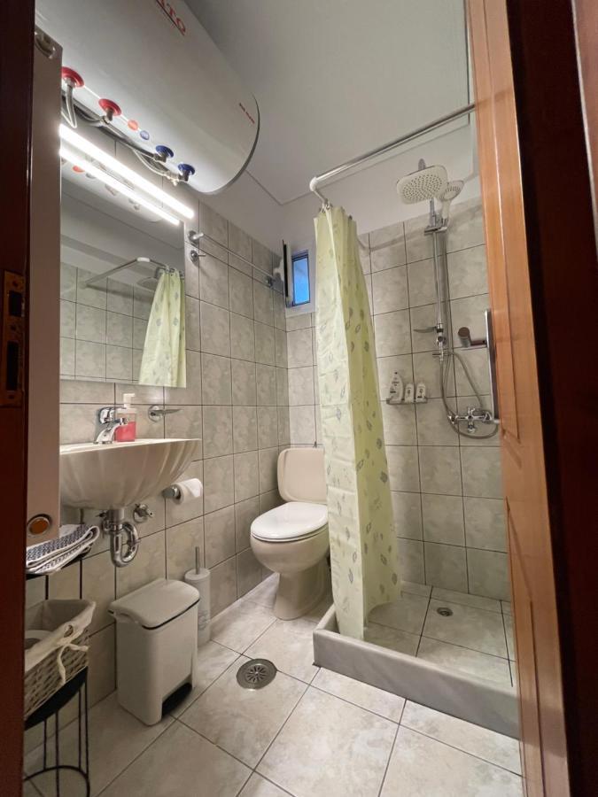 Flo'S Apartments Mesolóngion Екстериор снимка